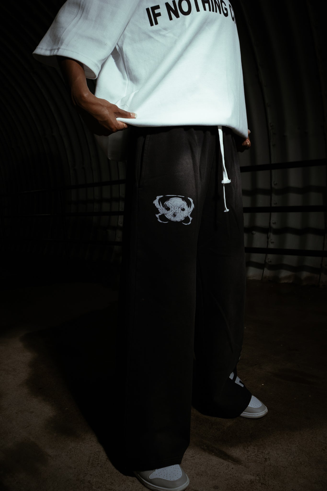Black Washed De Divitate Sweats